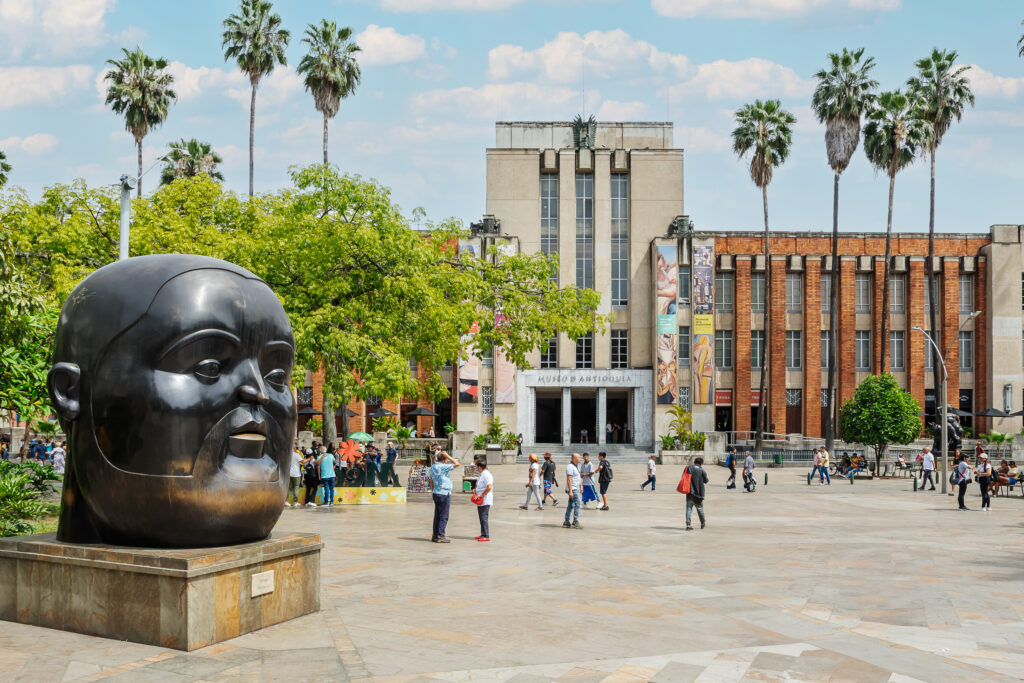 Plaza Botero en el centro de Medellín con esculturas de Fernando Botero