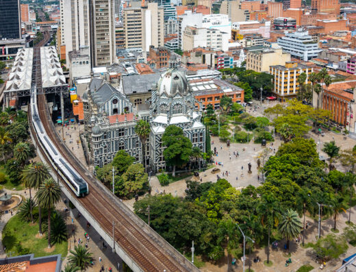 Combi Tripleta Tour de Ciudad con Comuna 13 + Tour Peñol – Guatapé – Compartido